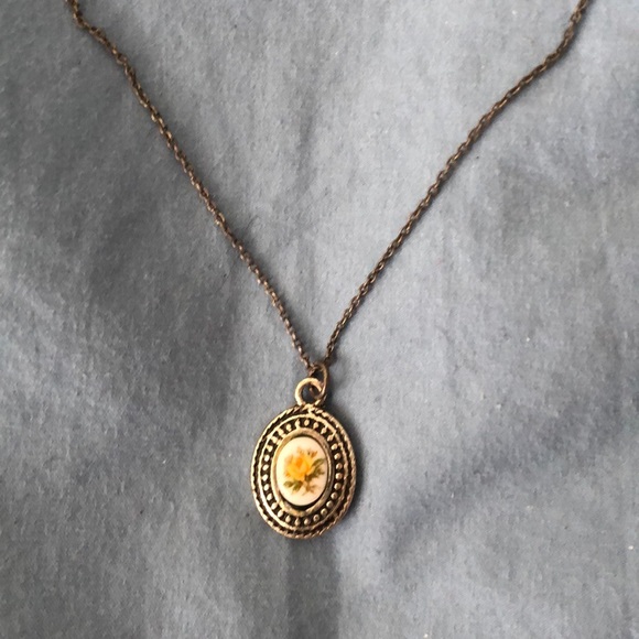 Vintage Jewelry - Enamel flower pendant dainty delicate layered